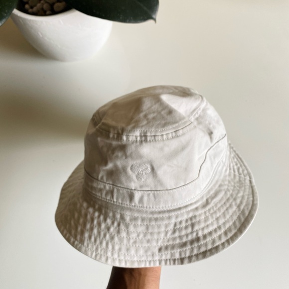 Aritzia TNA Logo Bucket Hat - Picture 2 of 5